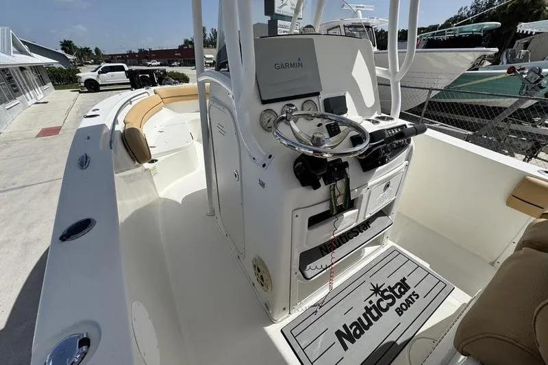 Slide: The Image of 2016 NauticStar 25 XS boat interior with Garmin navigation system and steering console. - 20