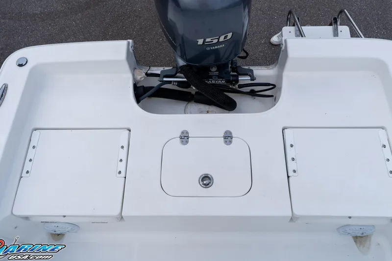 Slide: The Image of 2015 Sea Hunt BX 20 BR boat with Yamaha 150 engine, rear deck view. - 15