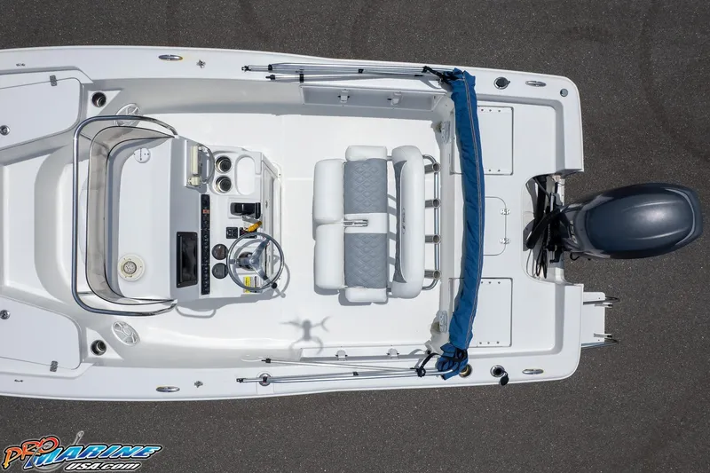 Slide: The Image of Overhead view of 2015 Sea Hunt BX 20 BR boat with outboard motor. - 38