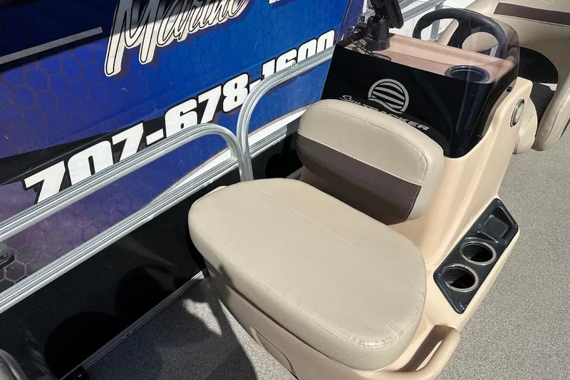 Slide: The Image of 2019 Sun Tracker Bass Buggy 18 DLX boat seat and console with cup holders. - 23