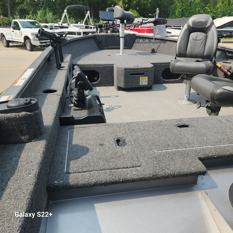 Slide: The Image of Lund 1675 Pro Guide 2020 - 4