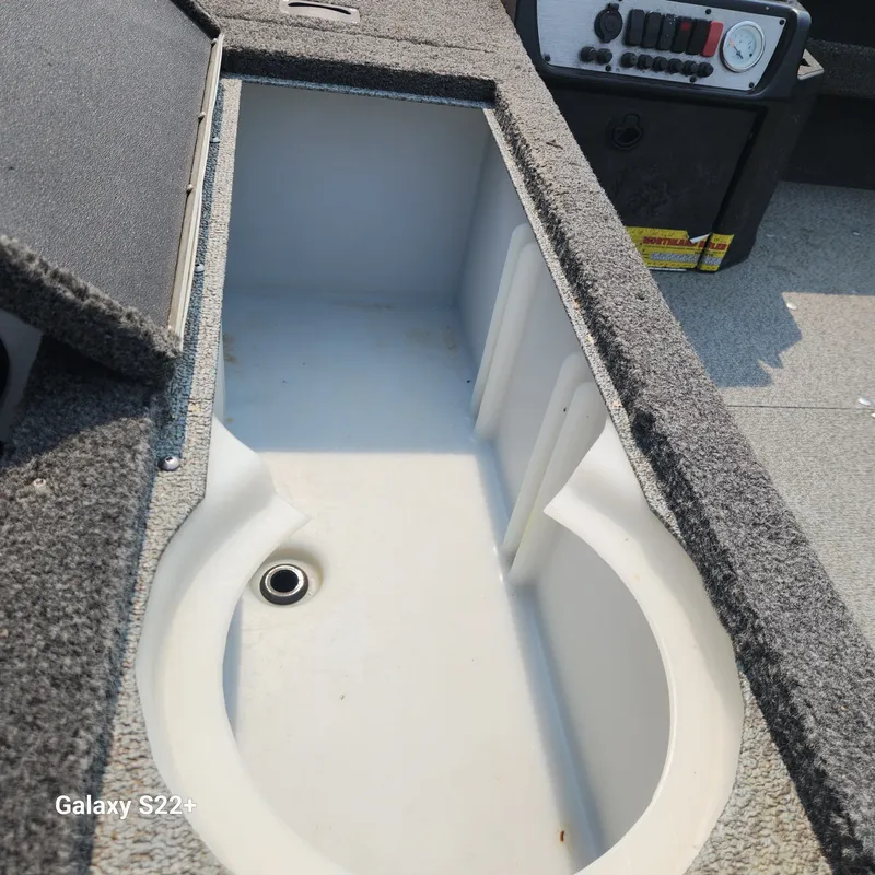 Slide: The Image of Lund 1675 Pro Guide 2020 - 7