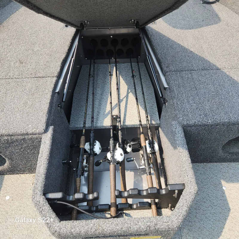 Slide: The Image of Lund 1675 Pro Guide 2020 - 8