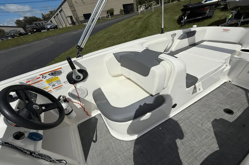 Slide: The Image of Bayliner Element 180 XL 2020 - 10