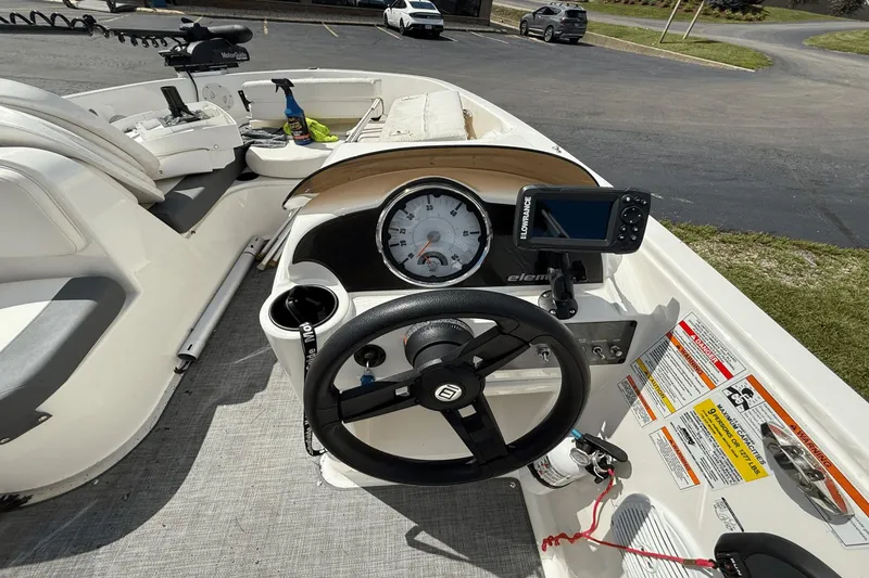 Slide: The Image of Bayliner Element 180 XL 2020 - 12