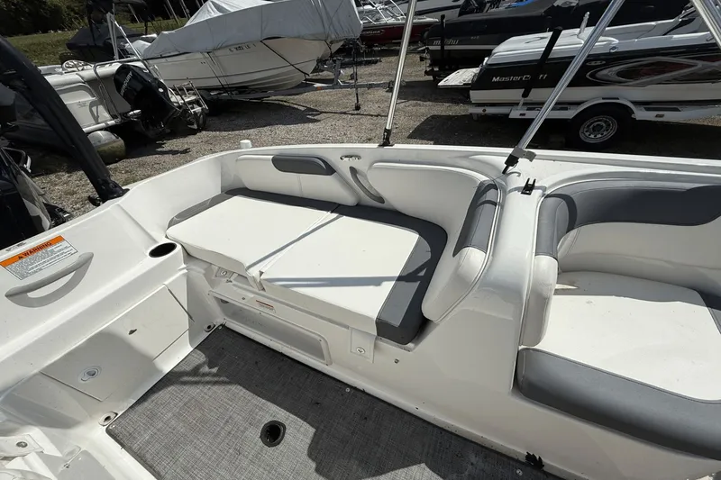 Slide: The Image of Bayliner Element 180 XL 2020 - 17