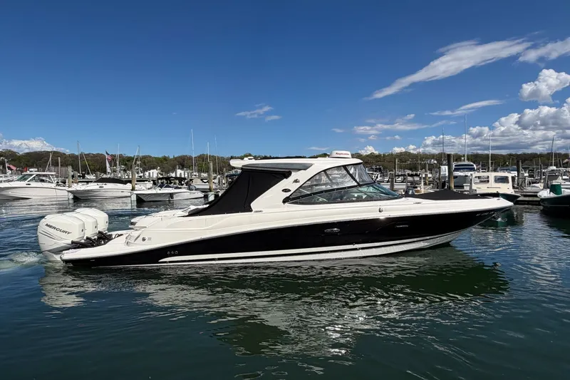 Slide: The Image of Sea Ray SLX 350 Outboard 2017 - 0