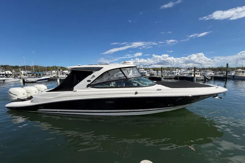 Slide: The Image of Sea Ray SLX 350 Outboard 2017 - 1