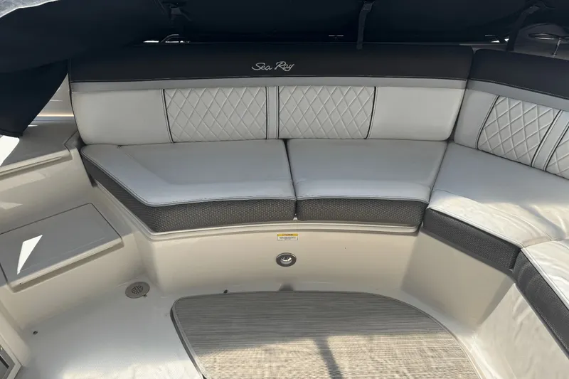 Slide: The Image of Sea Ray SLX 350 Outboard 2017 - 11