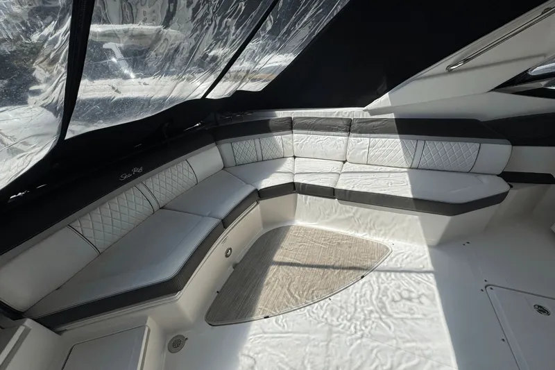 Slide: The Image of Sea Ray SLX 350 Outboard 2017 - 12