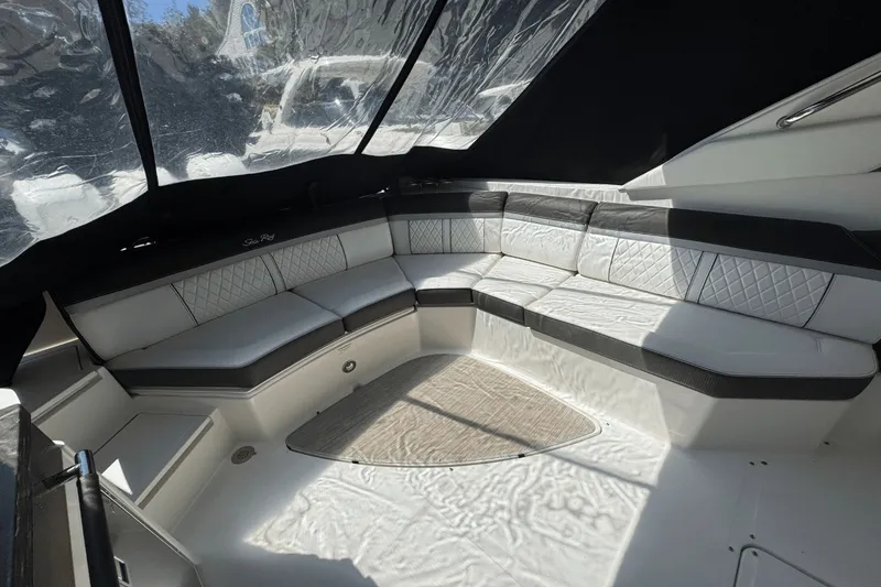Slide: The Image of Sea Ray SLX 350 Outboard 2017 - 13