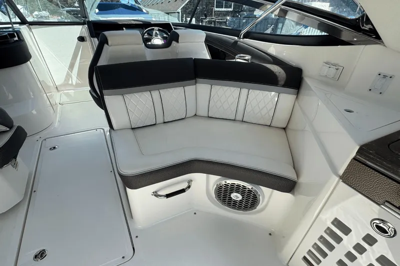 Slide: The Image of Sea Ray SLX 350 Outboard 2017 - 19
