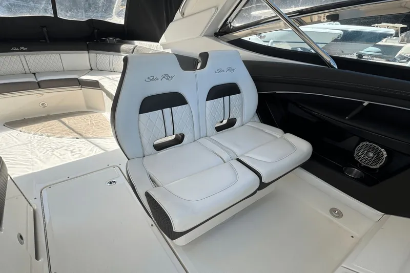 Slide: The Image of Sea Ray SLX 350 Outboard 2017 - 22