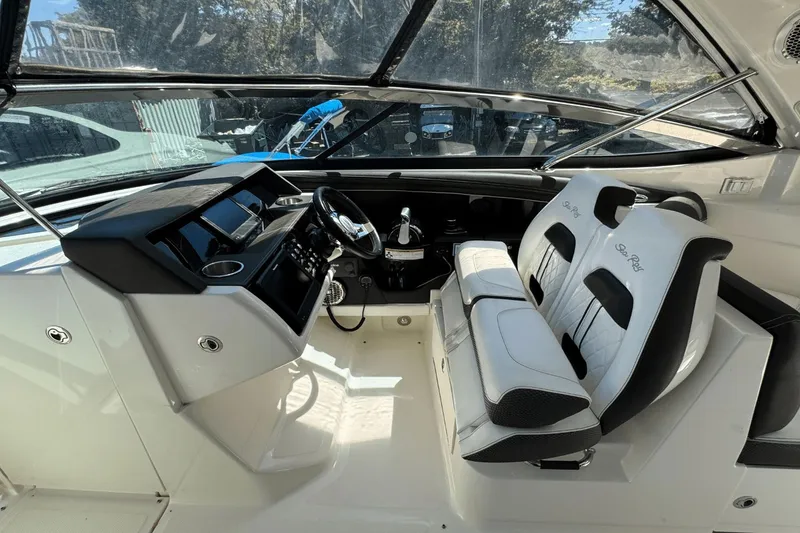 Slide: The Image of Sea Ray SLX 350 Outboard 2017 - 23