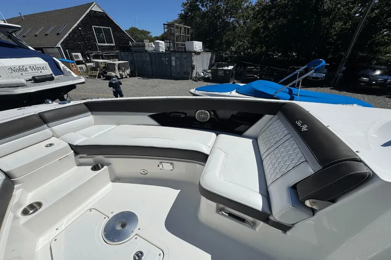 Slide: The Image of Sea Ray SLX 350 Outboard 2017 - 34