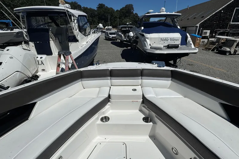 Slide: The Image of Sea Ray SLX 350 Outboard 2017 - 37