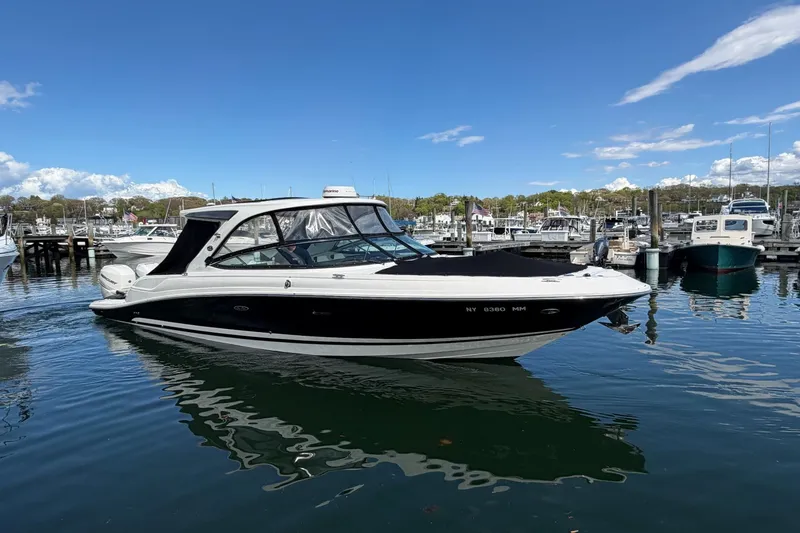 Slide: The Image of Sea Ray SLX 350 Outboard 2017 - 47