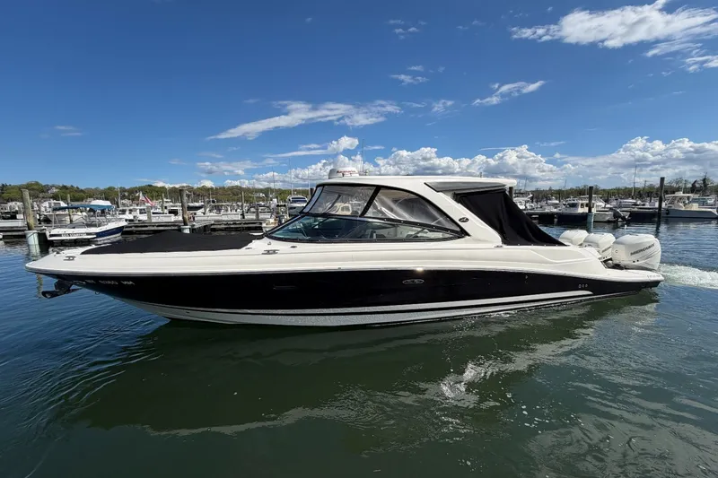 Slide: The Image of Sea Ray SLX 350 Outboard 2017 - 48