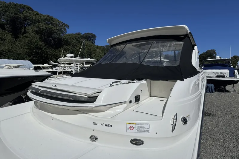 Slide: The Image of Sea Ray SLX 350 Outboard 2017 - 8