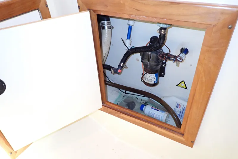 Slide: The Image of Albin 28 Tournament Express 2000 - 115