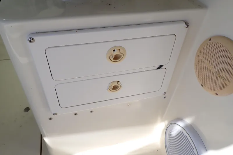 Slide: The Image of Albin 28 Tournament Express 2000 - 80