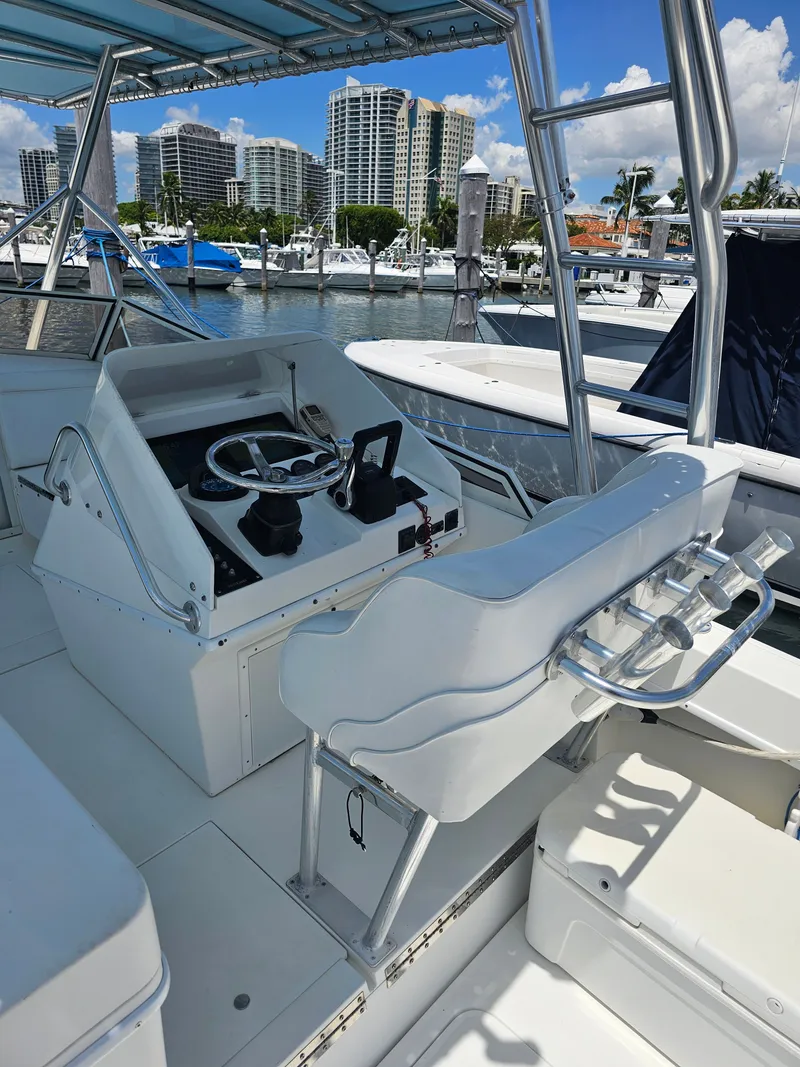 Slide: The Image of Contender 35 Side Console 1997 - 13