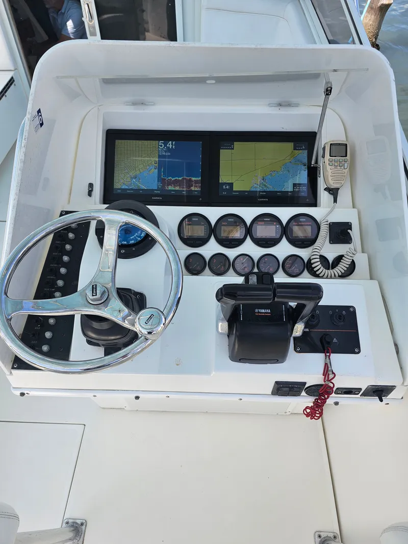 Slide: The Image of Contender 35 Side Console 1997 - 15