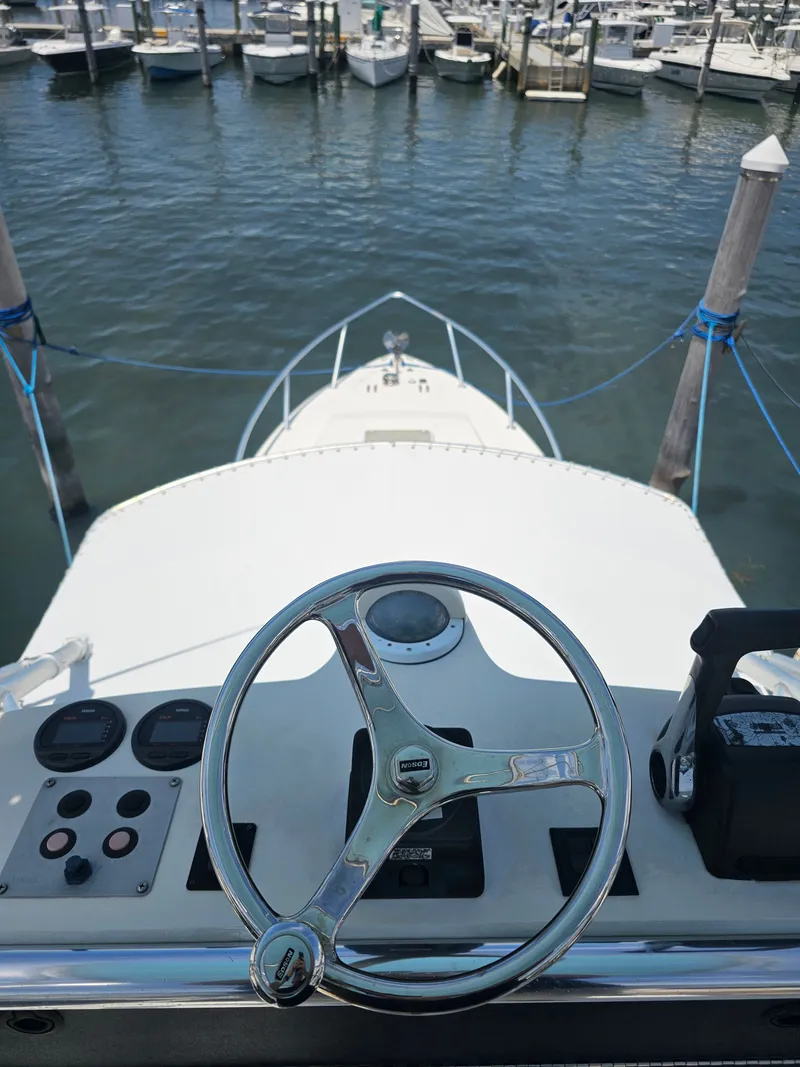 Slide: The Image of Contender 35 Side Console 1997 - 28