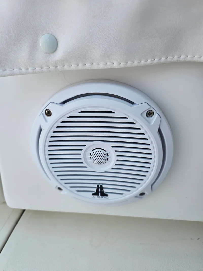 Slide: The Image of Contender 35 Side Console 1997 - 31