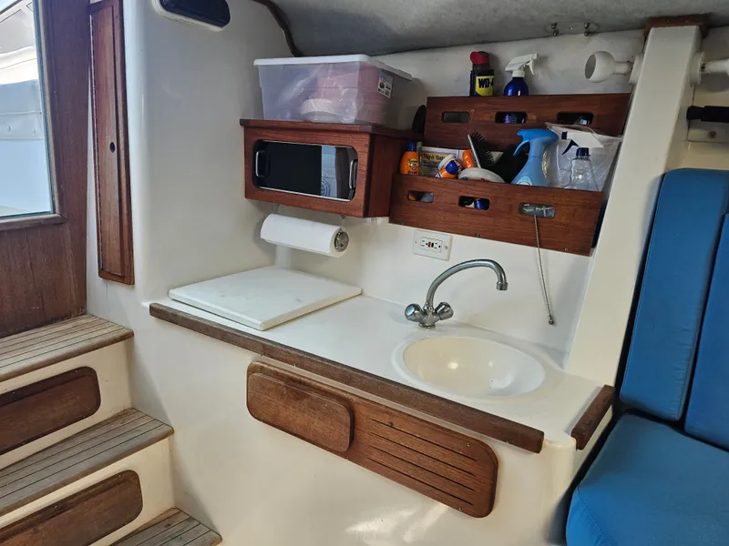 Slide: The Image of Contender 35 Side Console 1997 - 34