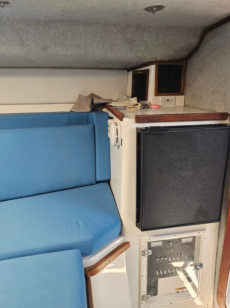 Slide: The Image of Contender 35 Side Console 1997 - 35