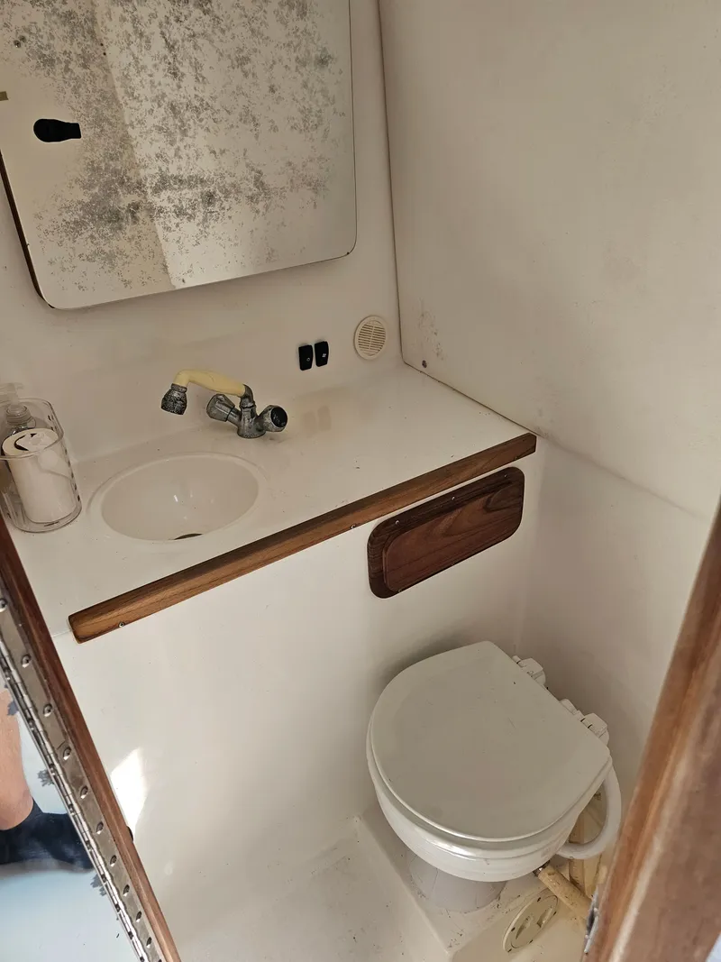 Slide: The Image of Contender 35 Side Console 1997 - 37