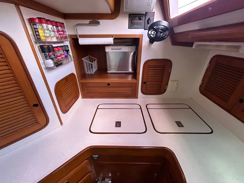 Slide: The Image of Norseman Cutter 1985 - 25