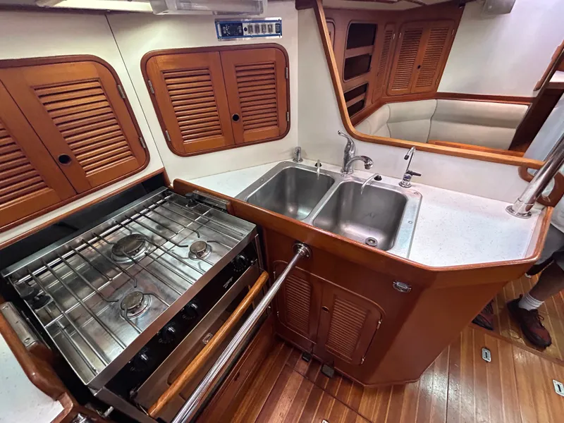 Slide: The Image of Norseman Cutter 1985 - 28