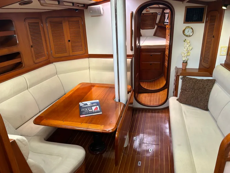 Slide: The Image of Norseman Cutter 1985 - 35