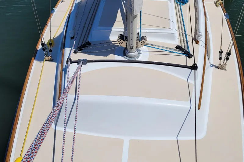 Slide: The Image of 2004 Alerion Express 28 sailboat deck with rigging and mast details. - 10