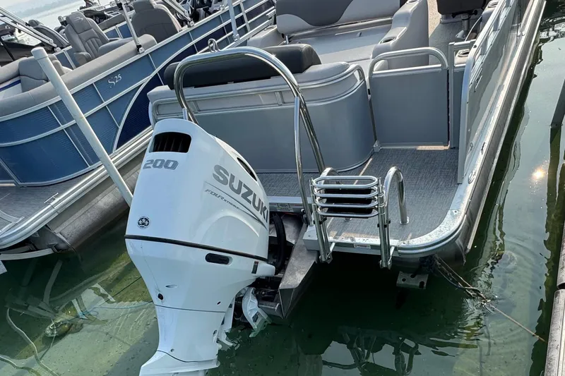 Slide: The Image of 2025 Tahoe Pontoon 25 LSZ Versatile Rear Bench with Suzuki 200 engine docked. - 5