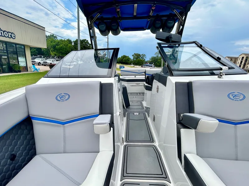 Slide: The Image of Cobalt R6 Surf 2023 - 16