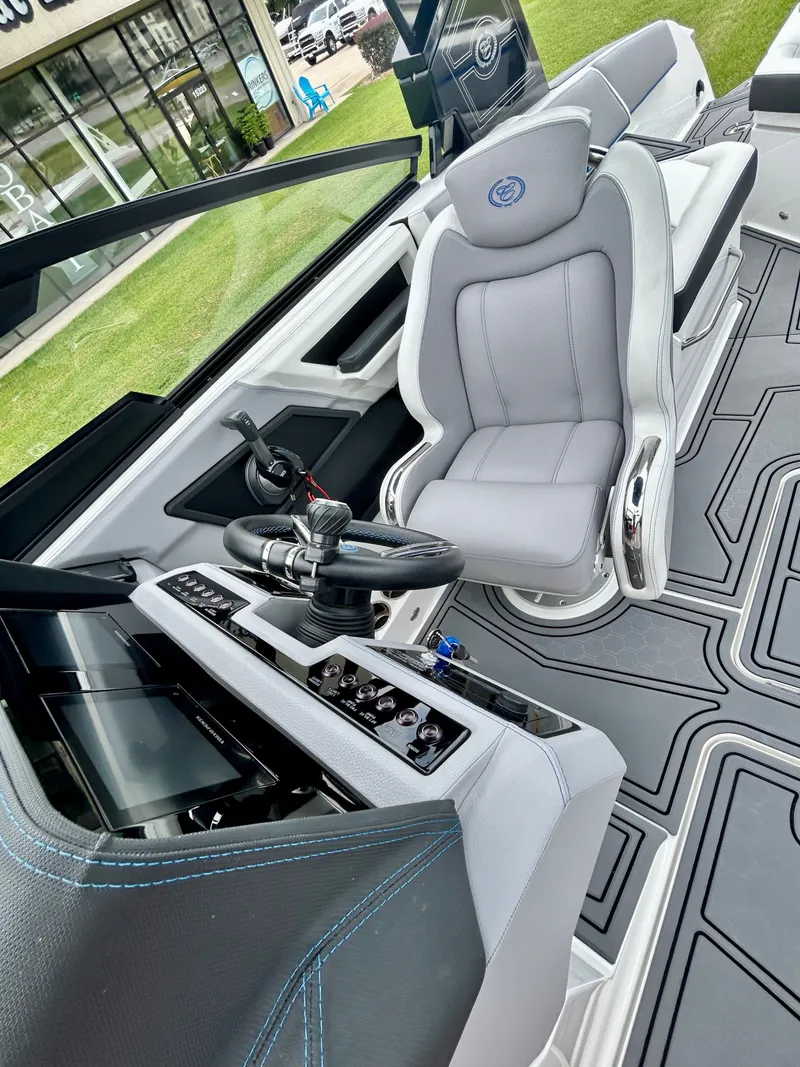 Slide: The Image of Cobalt R6 Surf 2023 - 23