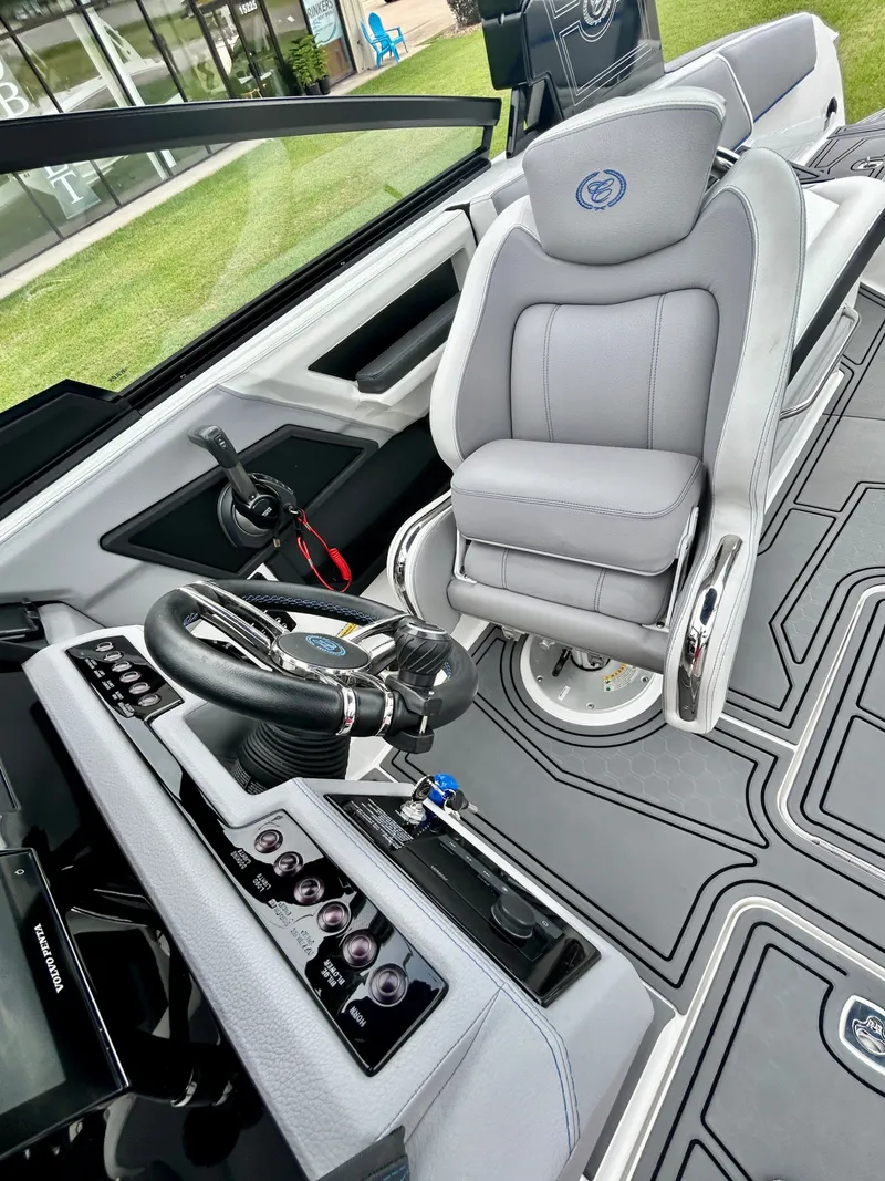 Slide: The Image of Cobalt R6 Surf 2023 - 24