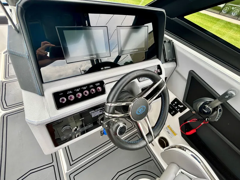 Slide: The Image of Cobalt R6 Surf 2023 - 25