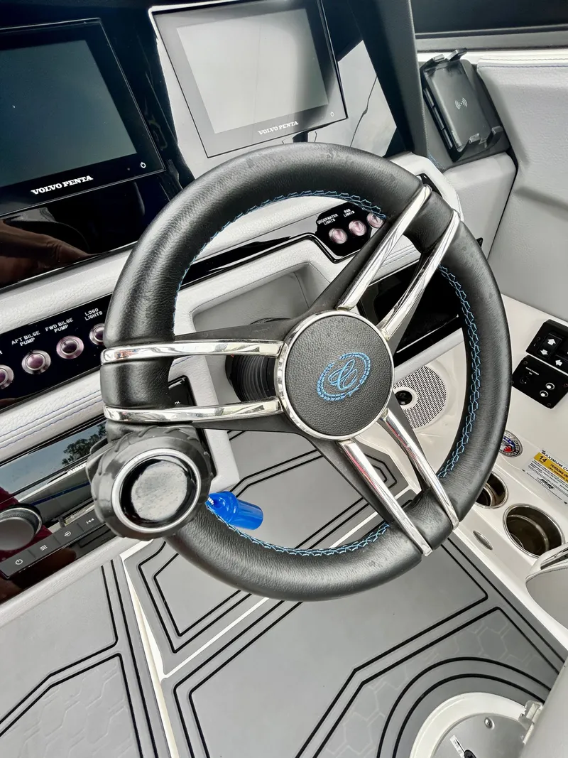 Slide: The Image of Cobalt R6 Surf 2023 - 26