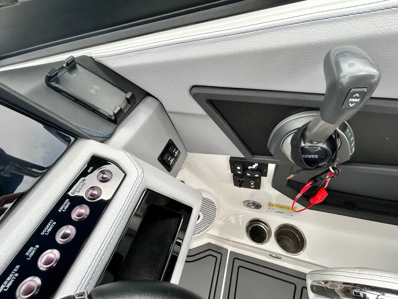 Slide: The Image of Cobalt R6 Surf 2023 - 28