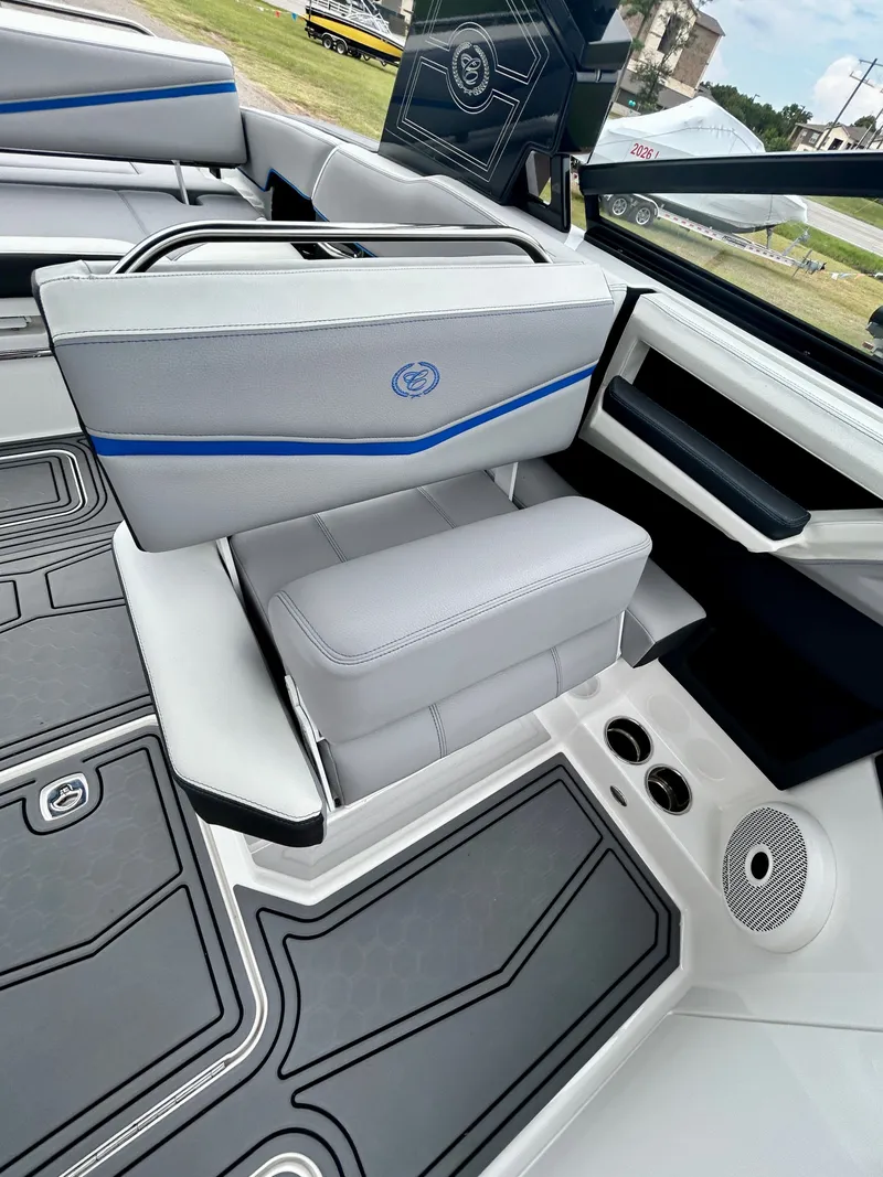 Slide: The Image of Cobalt R6 Surf 2023 - 31