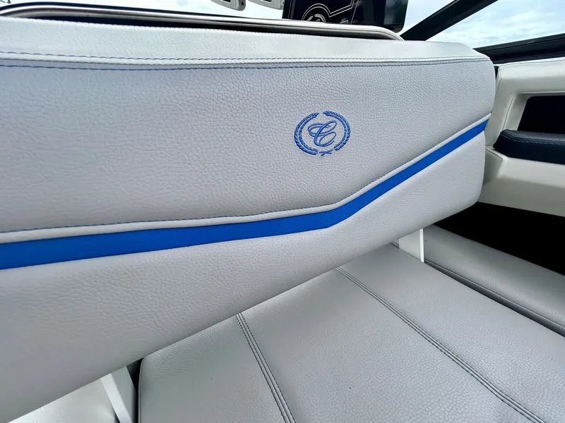 Slide: The Image of Cobalt R6 Surf 2023 - 34