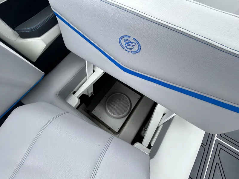 Slide: The Image of Cobalt R6 Surf 2023 - 35