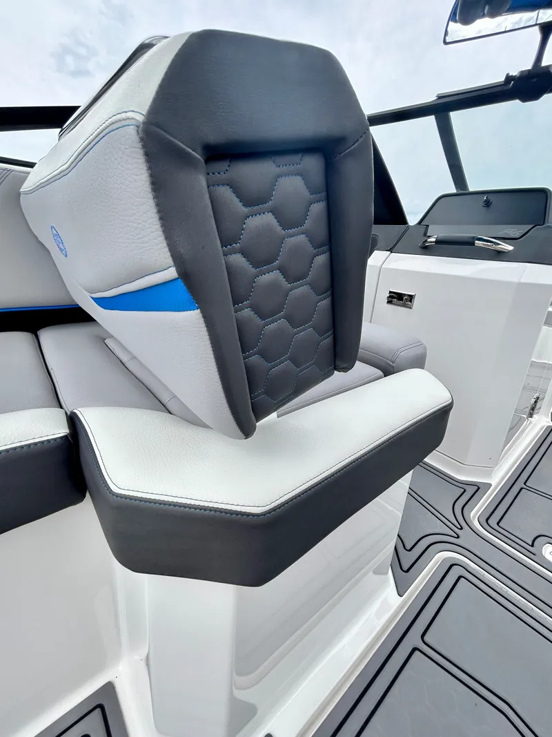 Slide: The Image of Cobalt R6 Surf 2023 - 36