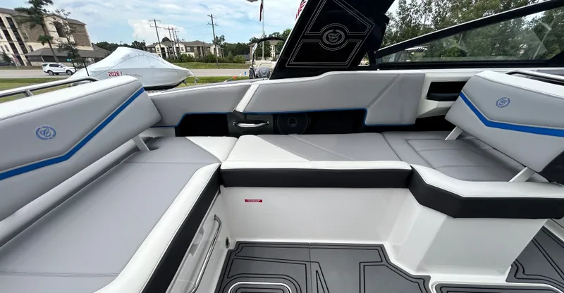 Slide: The Image of Cobalt R6 Surf 2023 - 48