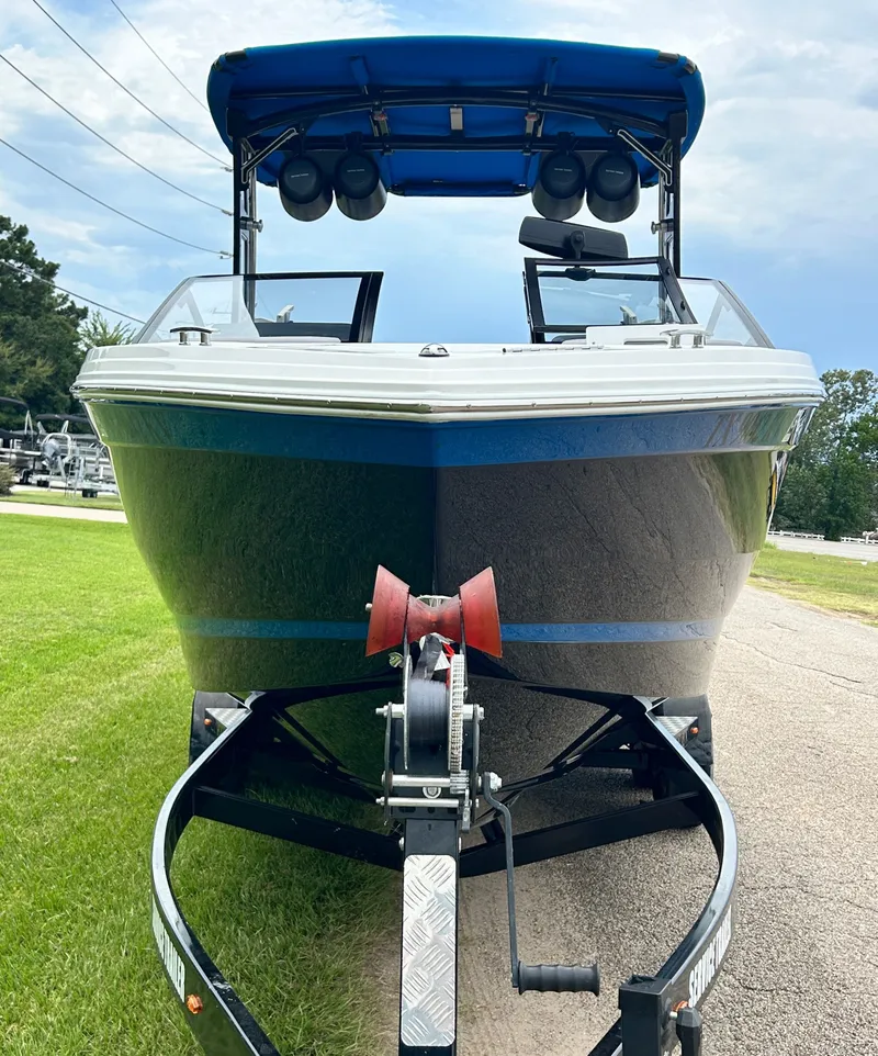 Slide: The Image of Cobalt R6 Surf 2023 - 5