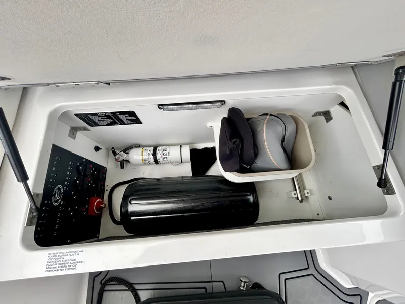 Slide: The Image of Cobalt R6 Surf 2023 - 50